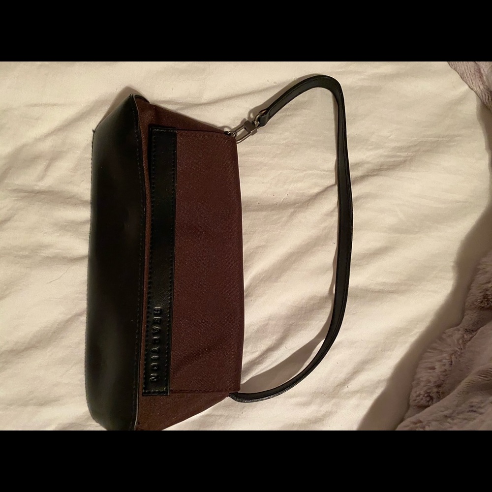 Reaction brown handle clutch.